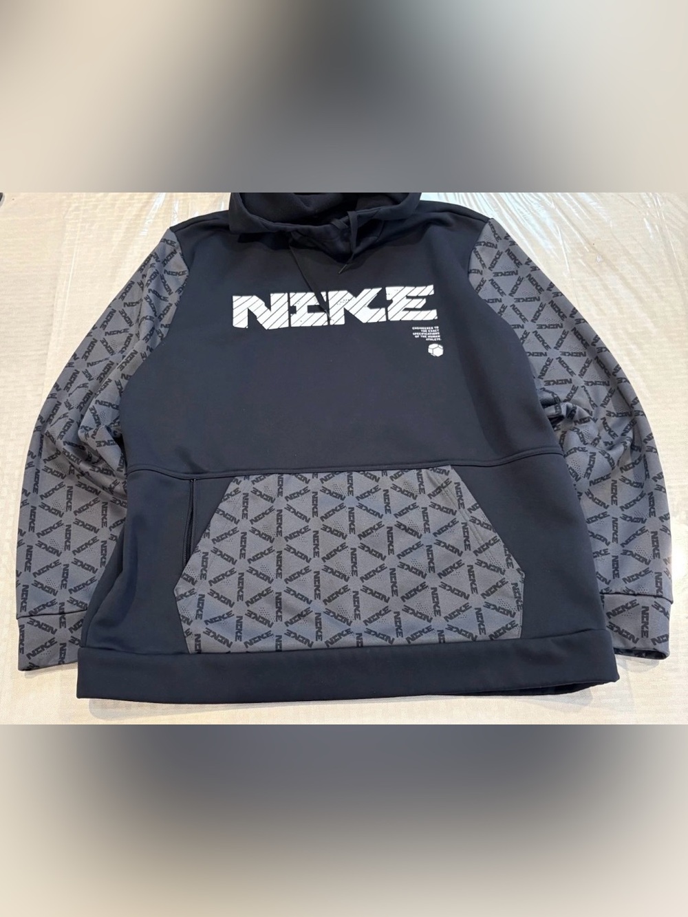 Nike Therma-Fit Hoodie Size Large AOP Sleeves Sweater Black Gray Sweatshirt